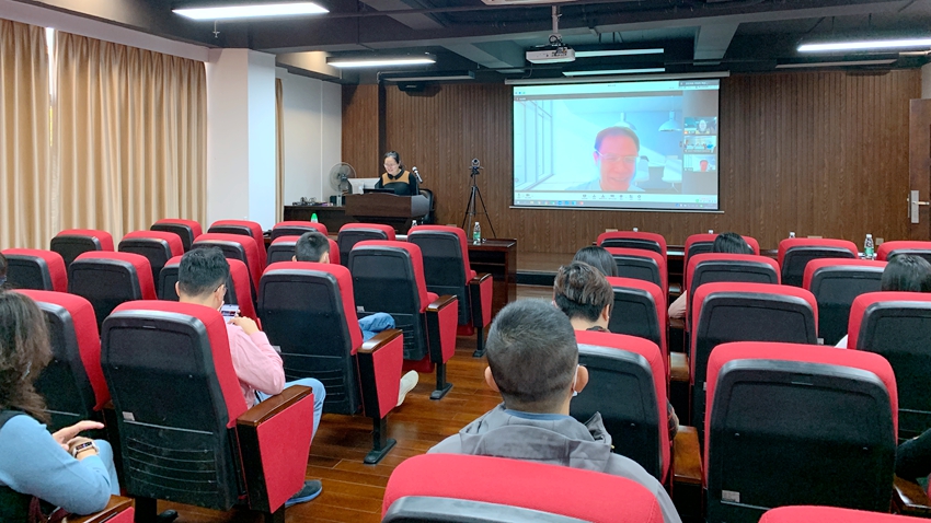 国家自然科学基金委员会监督委员会何鸣鸿副主任为我院师生做专题讲座.jpg