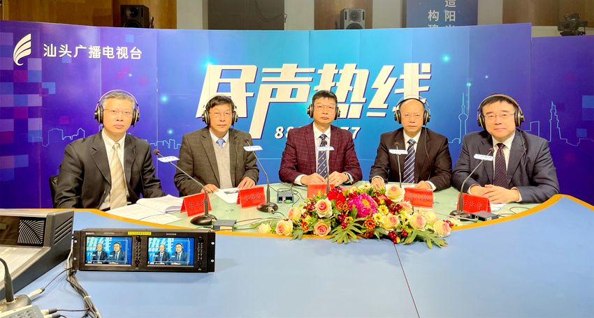 党政班子成员做客“民声热线”直播间.png