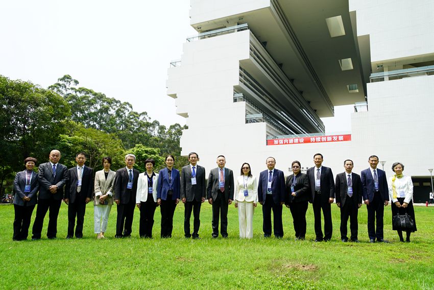 4月10日 合影3 全体专家与学院领导.JPG